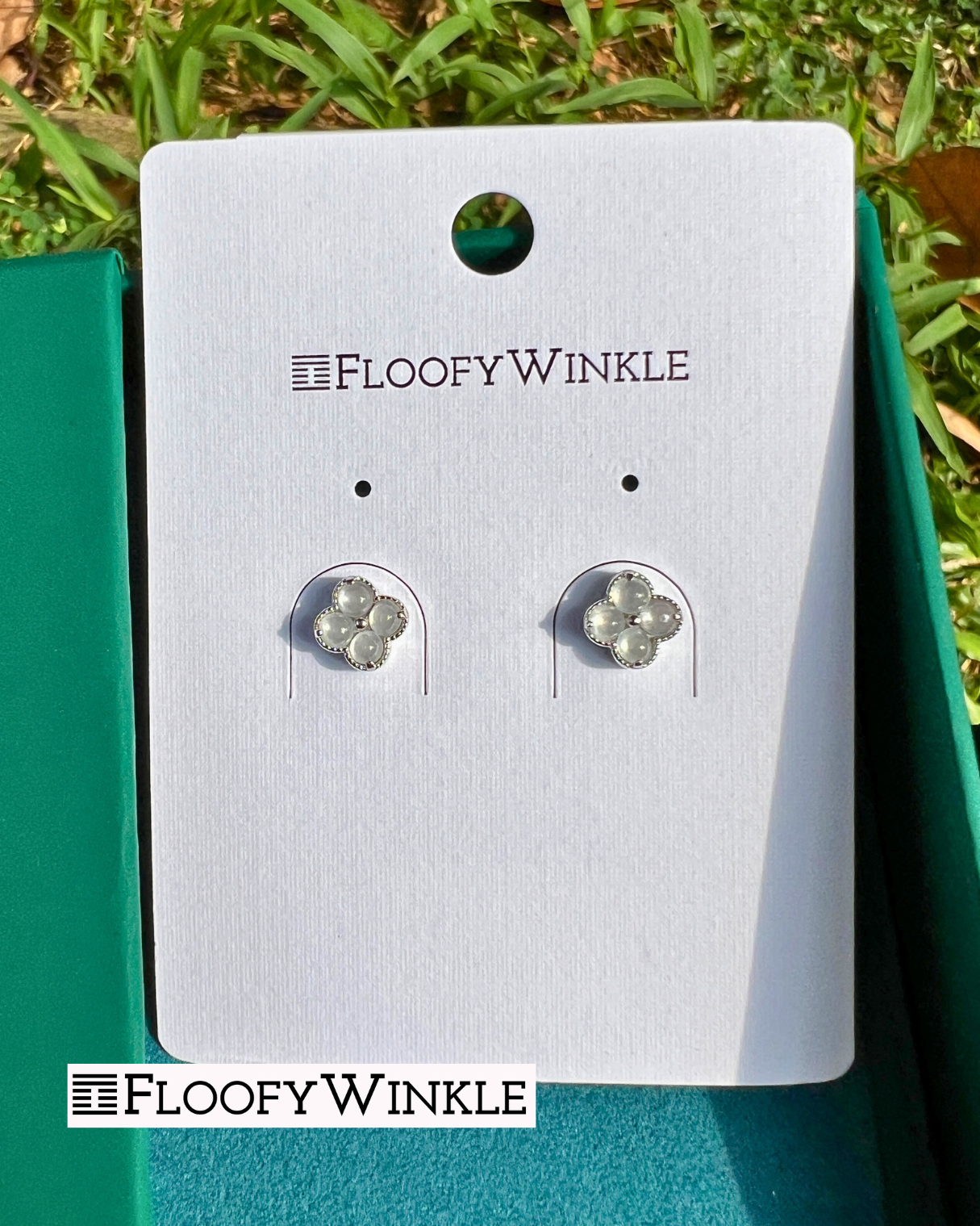 FloofyWinkle Iris 8 Piece Clover Ice Jadeite Earrings A