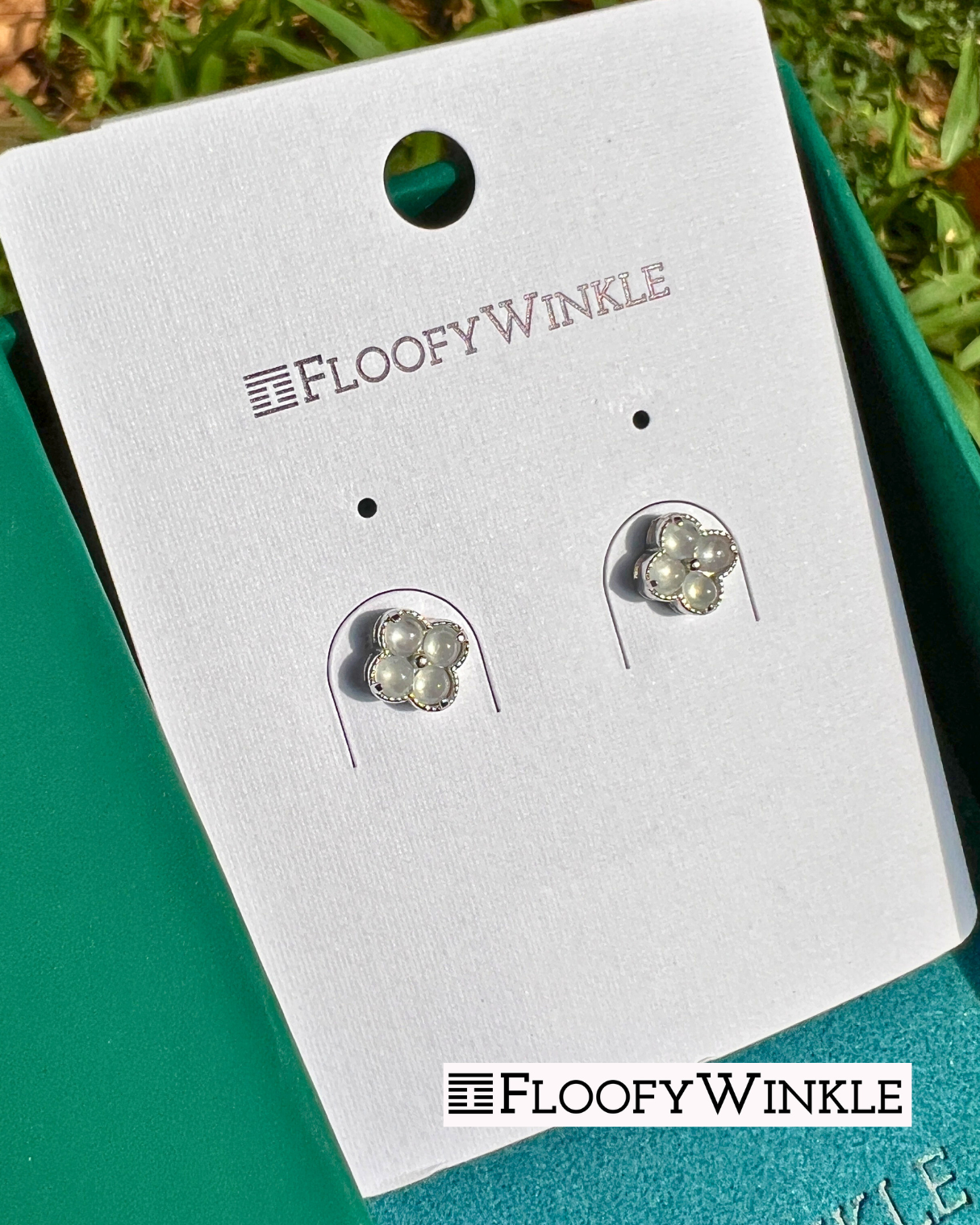 FloofyWinkle Iris 8 Piece Clover Ice Jadeite Earrings B